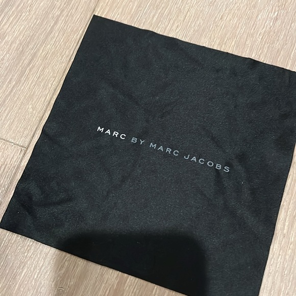 Marc by Marc Jacobs Maroon Mirrored Cat Eye Sunglasses with Box & Wipe - Picture 6 of 8